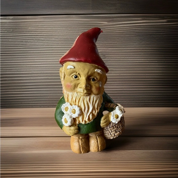 Gnome Troll Figurine Figural Resin 3-1/4 inch Small Flowers Daisies Elves - Picture 2 of 4